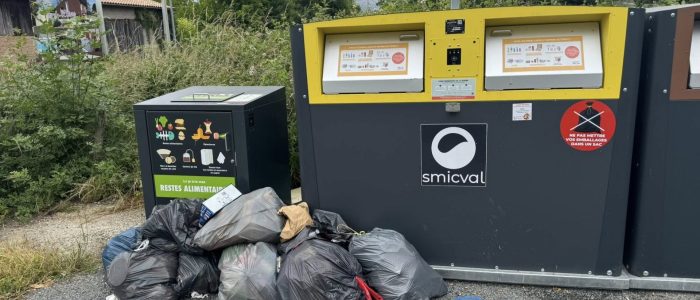 Mobilisation citoyenne du collectif Touche pas à mes poubelles en Haute-Gironde