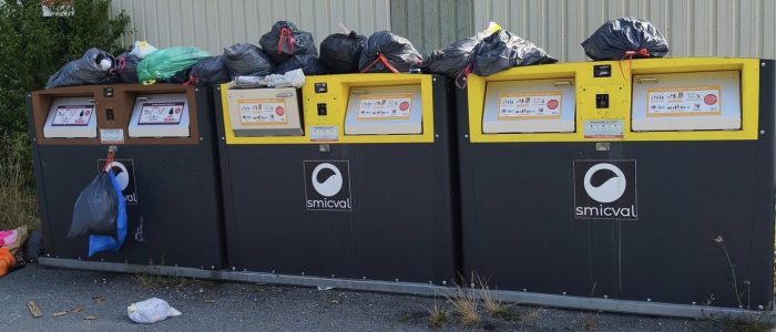Rassemblement citoyen contre la réforme de collecte des ordures ménagères SMICVAL
