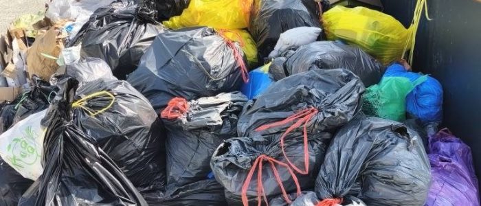 Action du collectif Touche pas à mes poubelles contre la réforme SMICVAL Haute-Gironde